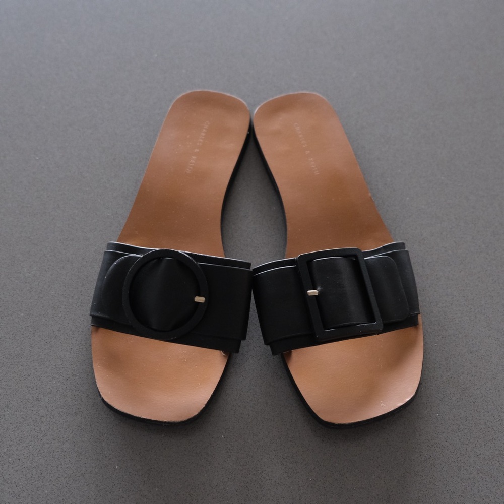 Black Leather Buckle Slides – Size US 8 / UK 6